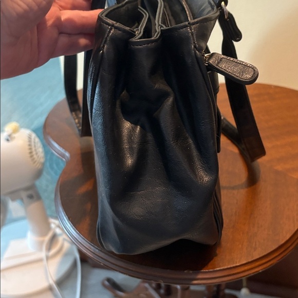 JS collection shoulder business bag tablet case 4 zippered sections soft
Black - Picture 9 of 17